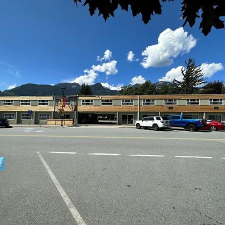 August Jack Motor Inn Squamish Exterior photo