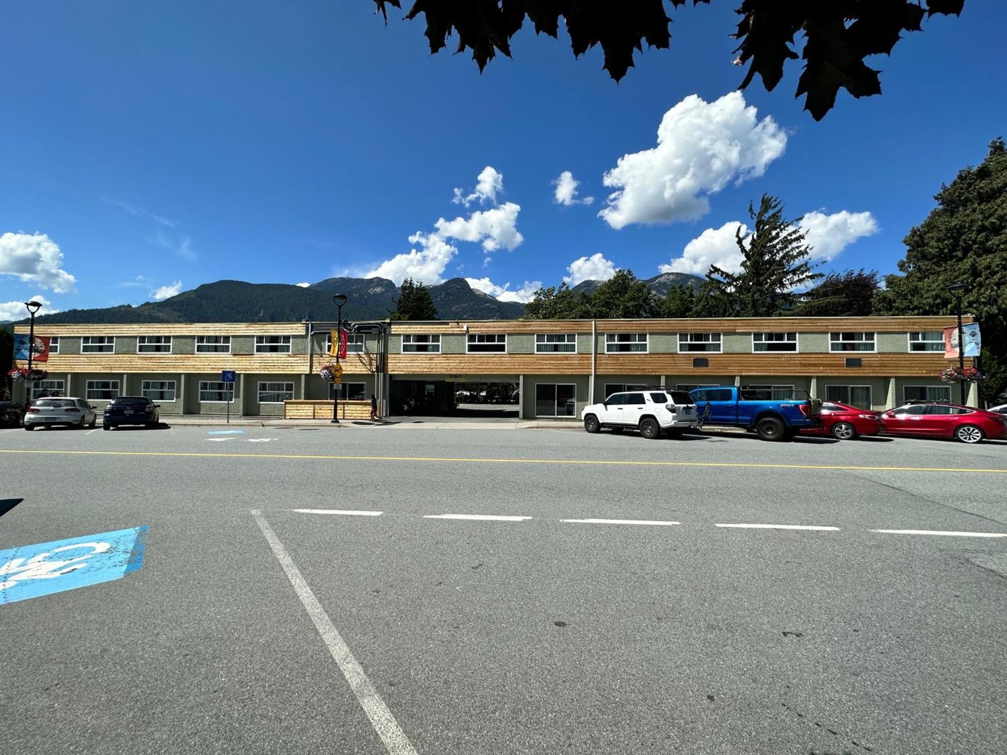 August Jack Motor Inn Squamish Exterior photo