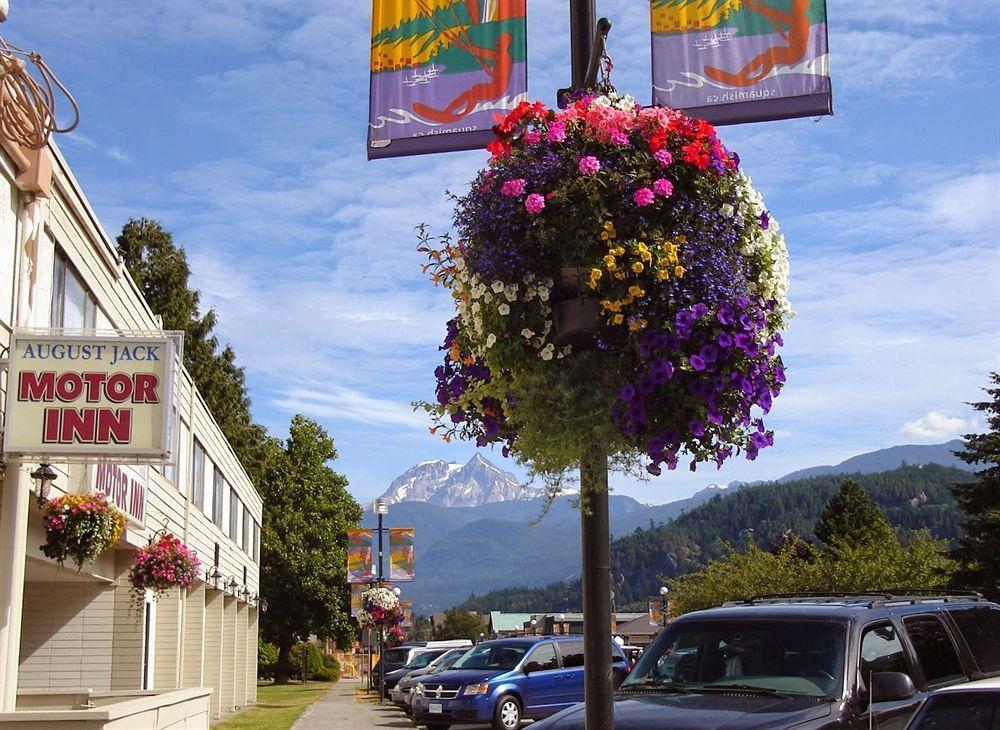 August Jack Motor Inn Squamish Exterior photo