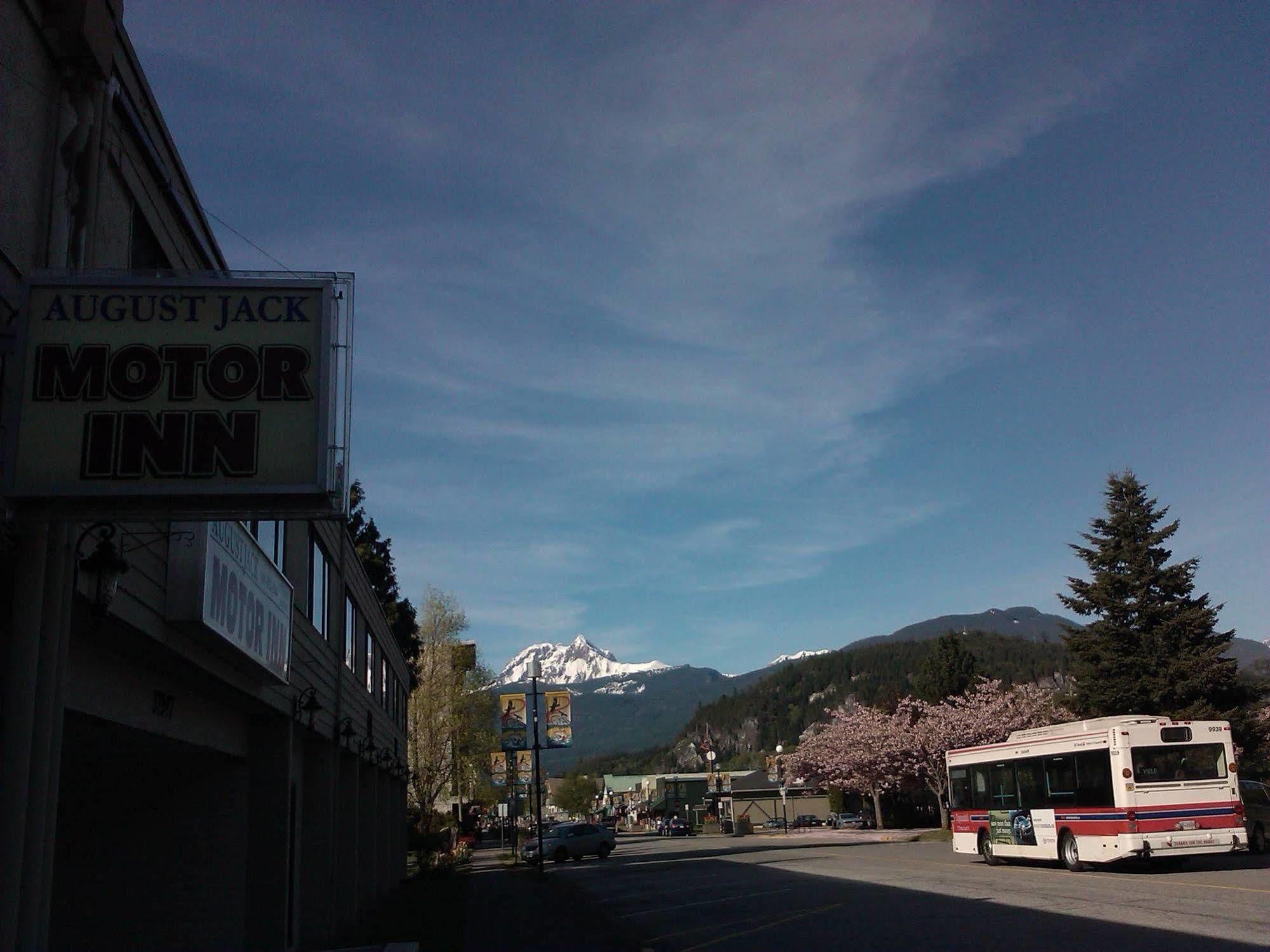 August Jack Motor Inn Squamish Exterior photo